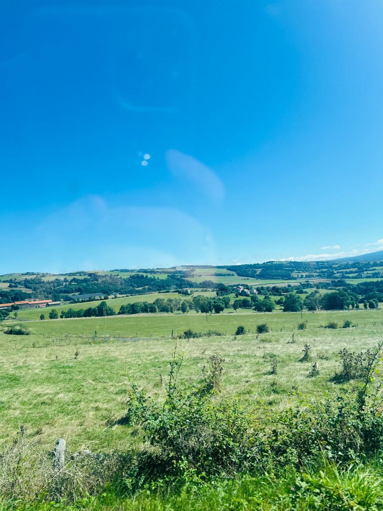 Dans Un Village En Auvergne Sancy Egliseneuve-d'Entraigues