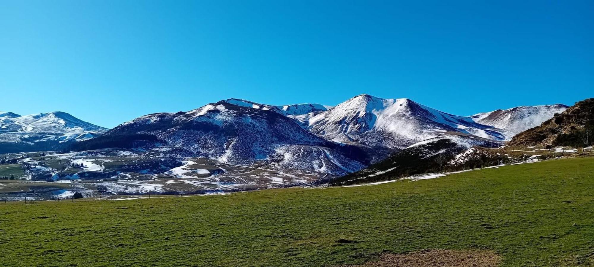 Dans Un Village En Auvergne Sancy *